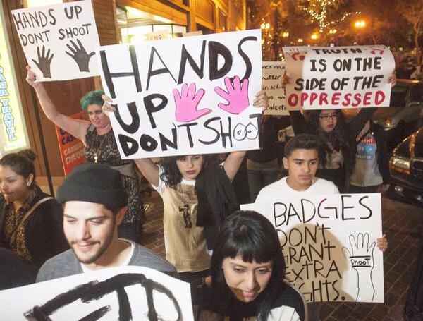 larryelder's tweet photo. “@ocregister: "Marchers In Santa Ana Outraged Over #Ferguson Case"
http://t.co/J76Wb3Stqv http://t.co/fAfYZqEAnj”
#ReadTheEvidence
#tcot