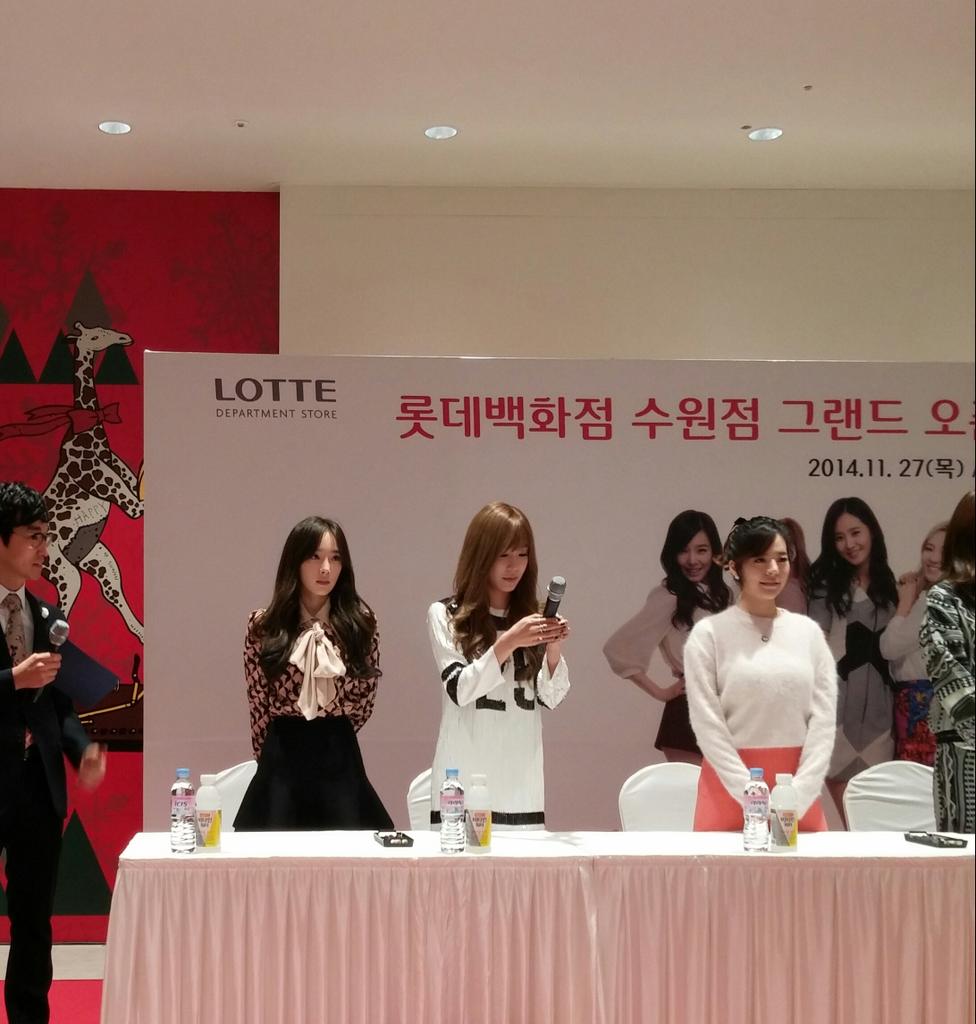 [PIC][27-11-2014]SNSD xuất hiện tại buổi fansign cho "LOTTE MALL" vào chiều nay B3bgG9_CIAA0QIf