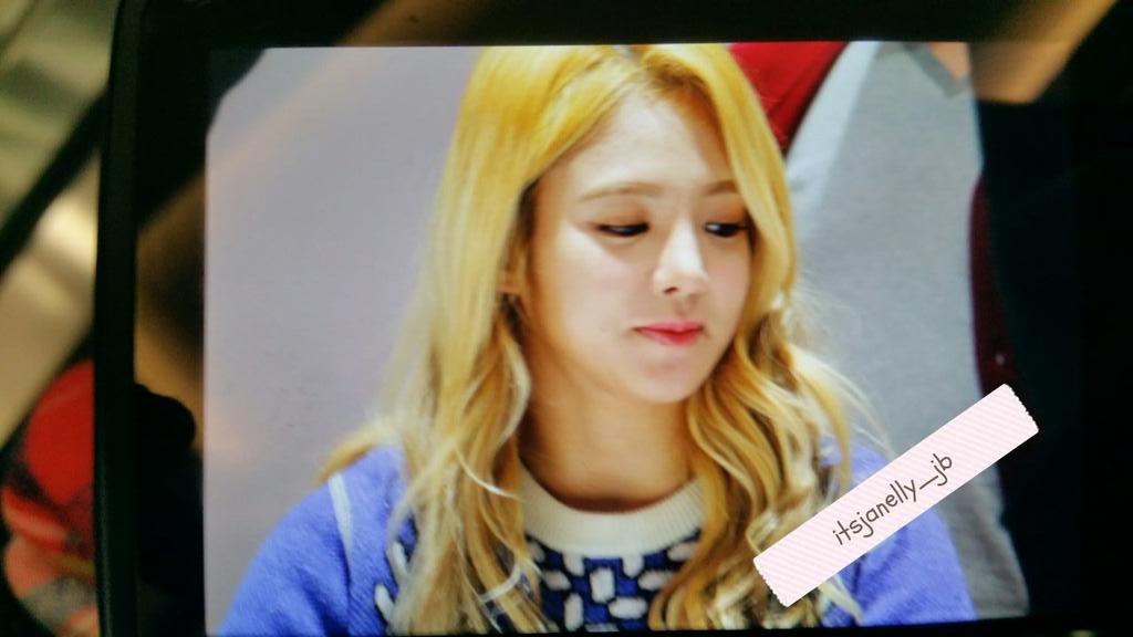 [PIC][27-11-2014]SNSD xuất hiện tại buổi fansign cho "LOTTE MALL" vào chiều nay B3bhYpUCQAEfdSb