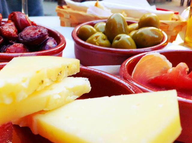 BlackleMag's tweet photo. Have A Tapas Dinner Party - http://t.co/IldyrVyfDU http://t.co/uoxpfCZKlF