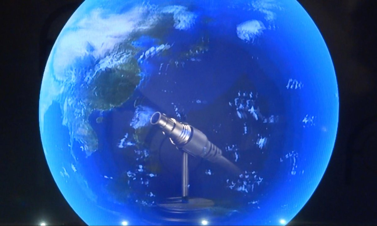 xdietlin's tweet image. reality&amp;amp;fiction at the same time holographic skin @FischerConnect #electronica2014 #Munich &amp;gt;&amp;gt; dietlin.ch/page.php?id=27…