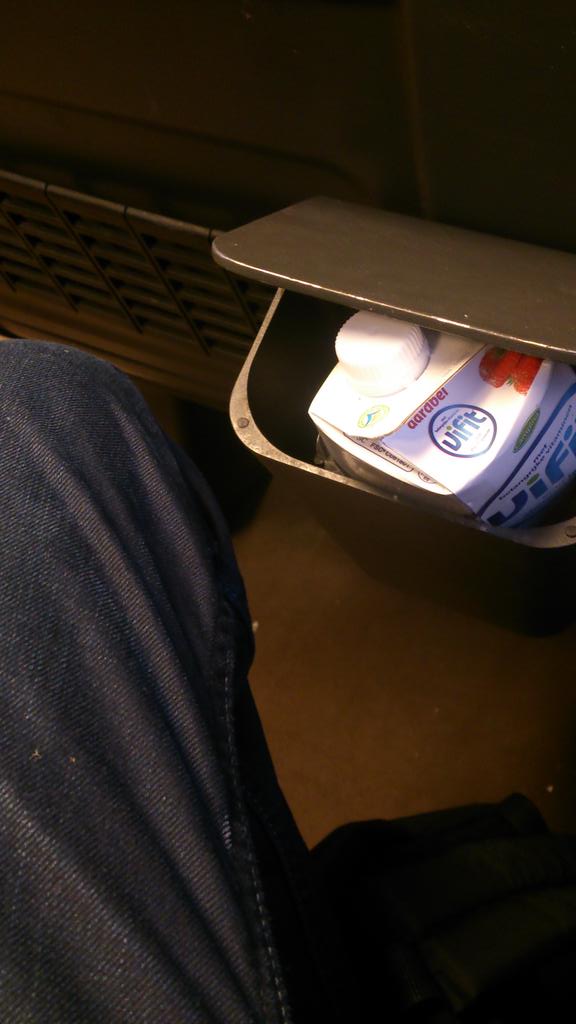 TheySeeMeColin's tweet photo. Oh die knieschijf? Die had je toch niet meer nodig? http://t.co/NR2lsOJaFf