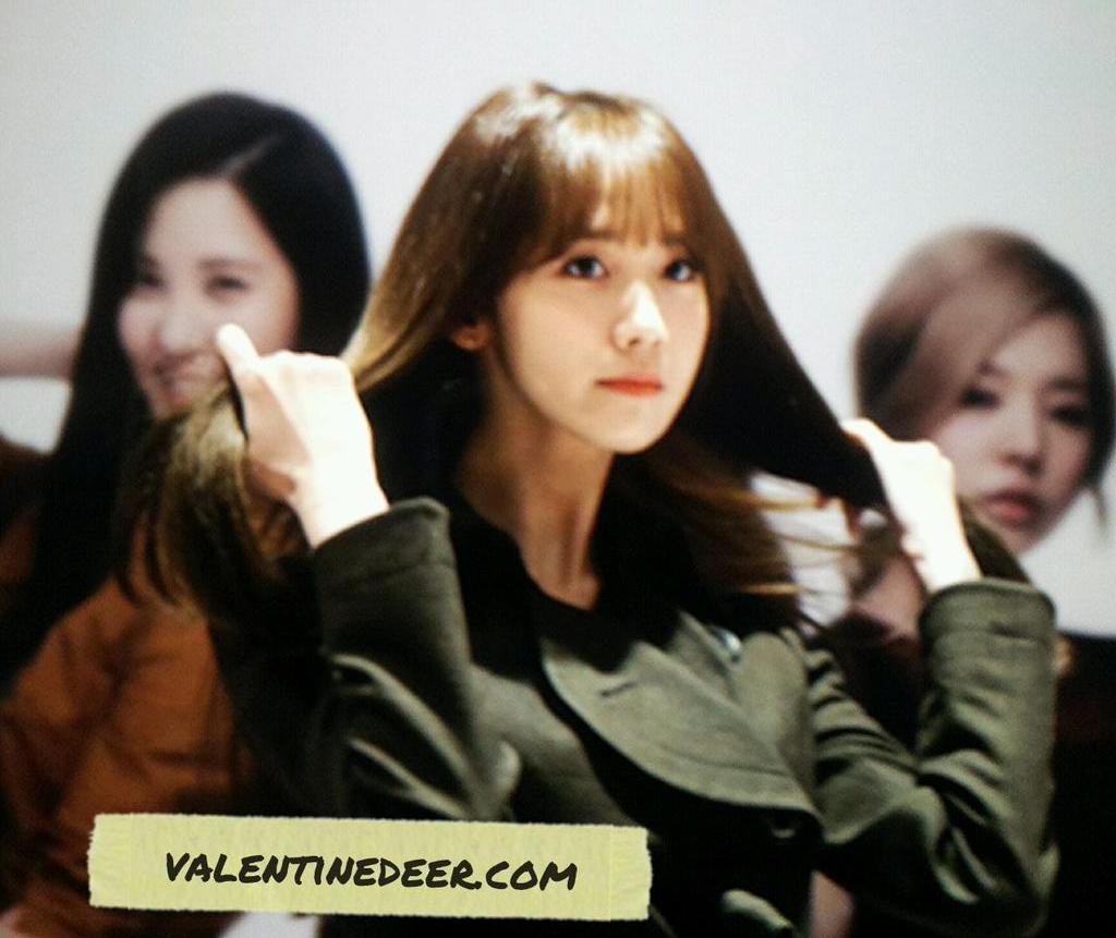 [PIC][27-11-2014]SNSD xuất hiện tại buổi fansign cho "LOTTE MALL" vào chiều nay - Page 4 B3bmyRNCMAAbB7x