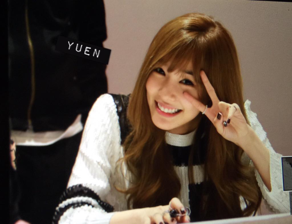 [PIC][27-11-2014]SNSD xuất hiện tại buổi fansign cho "LOTTE MALL" vào chiều nay - Page 5 B3bnXFFCQAAZyRx