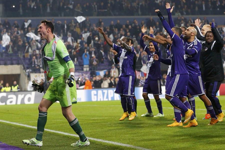 Mauveside's tweet photo. Silvio Proto: "Content d'aller en Europa League" http://t.co/TlsC7PhbhY #AndGal #rsca http://t.co/L3tLFqYh0V
