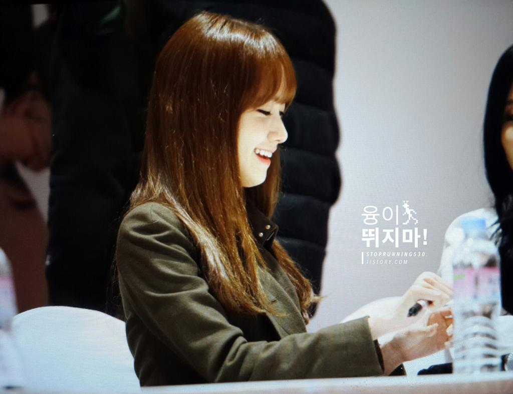 [PIC][27-11-2014]SNSD xuất hiện tại buổi fansign cho "LOTTE MALL" vào chiều nay - Page 2 B3bozp8CAAAjY2v