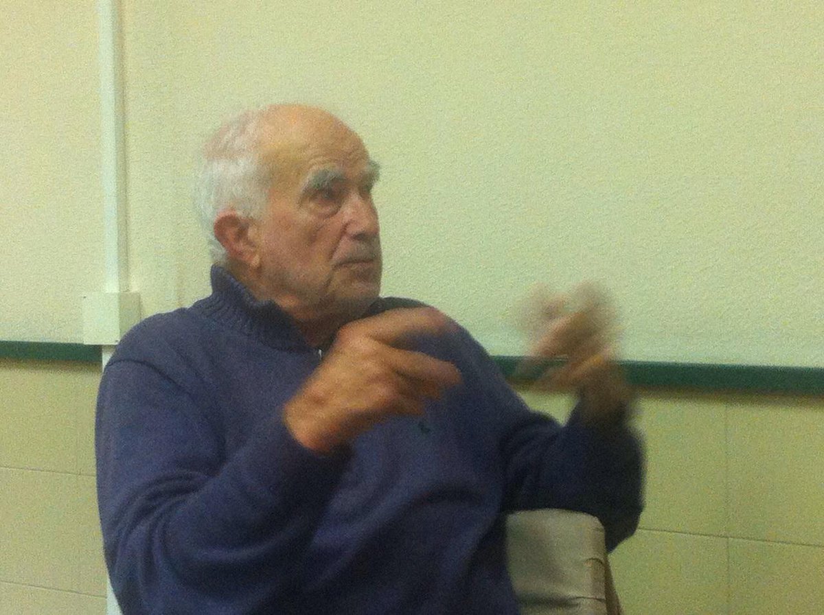 safilosofia's tweet photo. Ricardo Ortiz de Urbina conversa en Oviedo sobre los niveles fenomenológicos con la Sociedad Asturiana de Filosofía http://t.co/bMmz6MTKhO
