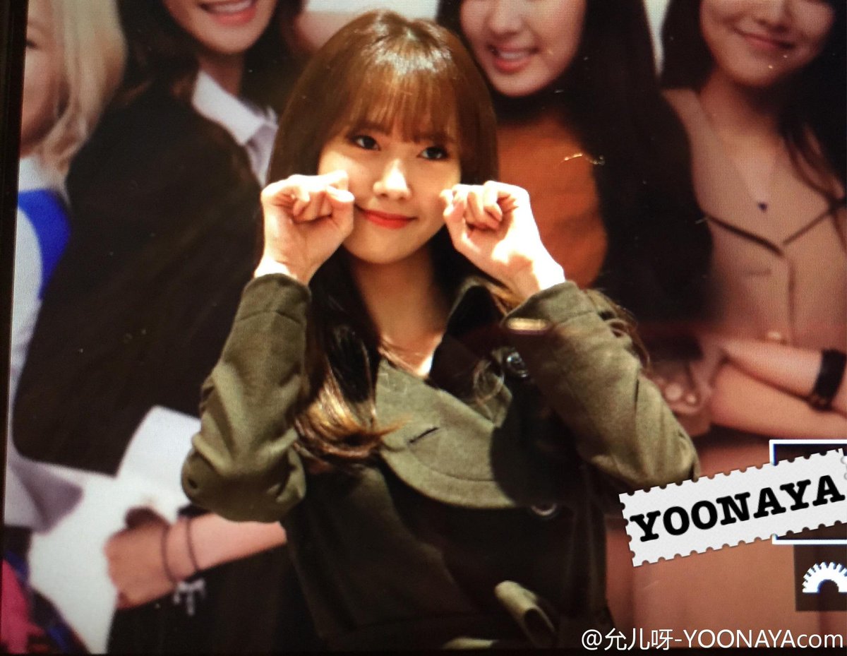 [PIC][27-11-2014]SNSD xuất hiện tại buổi fansign cho "LOTTE MALL" vào chiều nay - Page 4 B3byHUICUAAv3GG