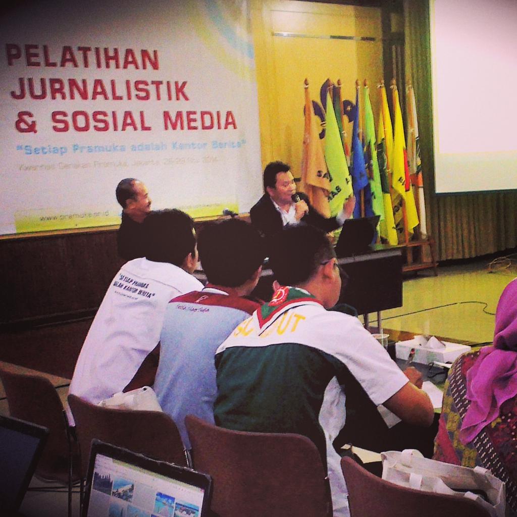 Materi ke 3 "pemetaan net generasi" kak <a href="/marbawi76/">Marbawi</a> <a href="/kwarnas/">Joulette</a> <a href="/wartakwarnas/">WARTA KWARNAS</a> <a href="/kwarda_dki/">Kwarda DKI Jakarta</a> <a href="/LangitBiruPict/">Langit 3iru Pict</a> #sosmed