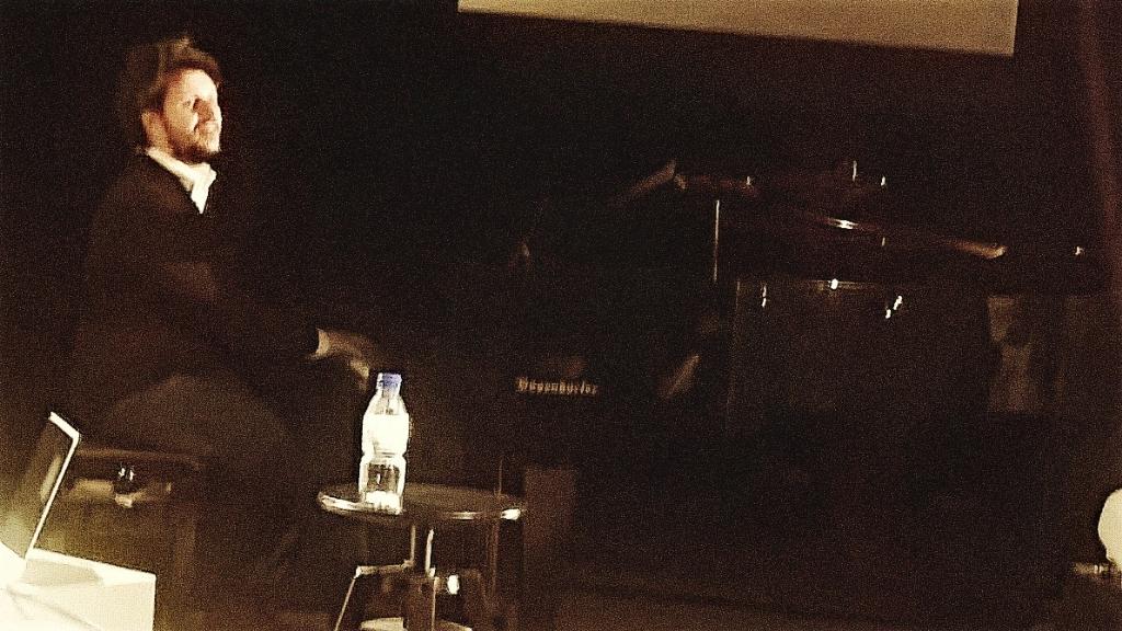 rubenlmartins's tweet photo. Grande grande Rui Massena #AcademiaRTP http://t.co/iGPTtIKtfm