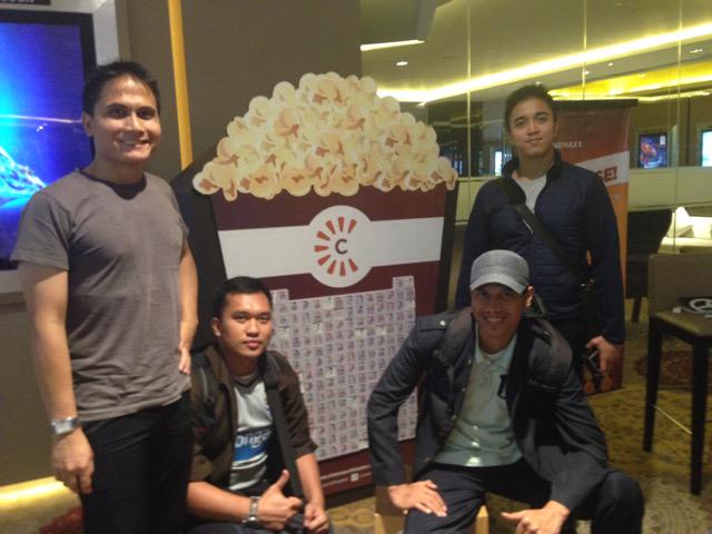 evnspy's tweet photo. Ngabur dari kantor demi Saint Saiya #wallofsurprise @cinemaxxtheater http://t.co/YzcG1VvyzU