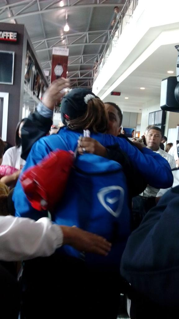 policiadepanama's tweet photo. Ya llegó Atheyna Bylon. http://t.co/I2Y8xPyKRX