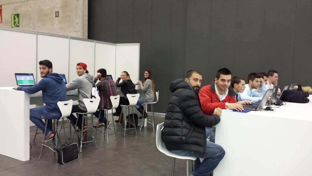 tafaddevesa's tweet photo. Alumnos de @tafaddevesa participando en actividad emprenderiders #DPECV2014 http://t.co/AYUmY3RPeQ