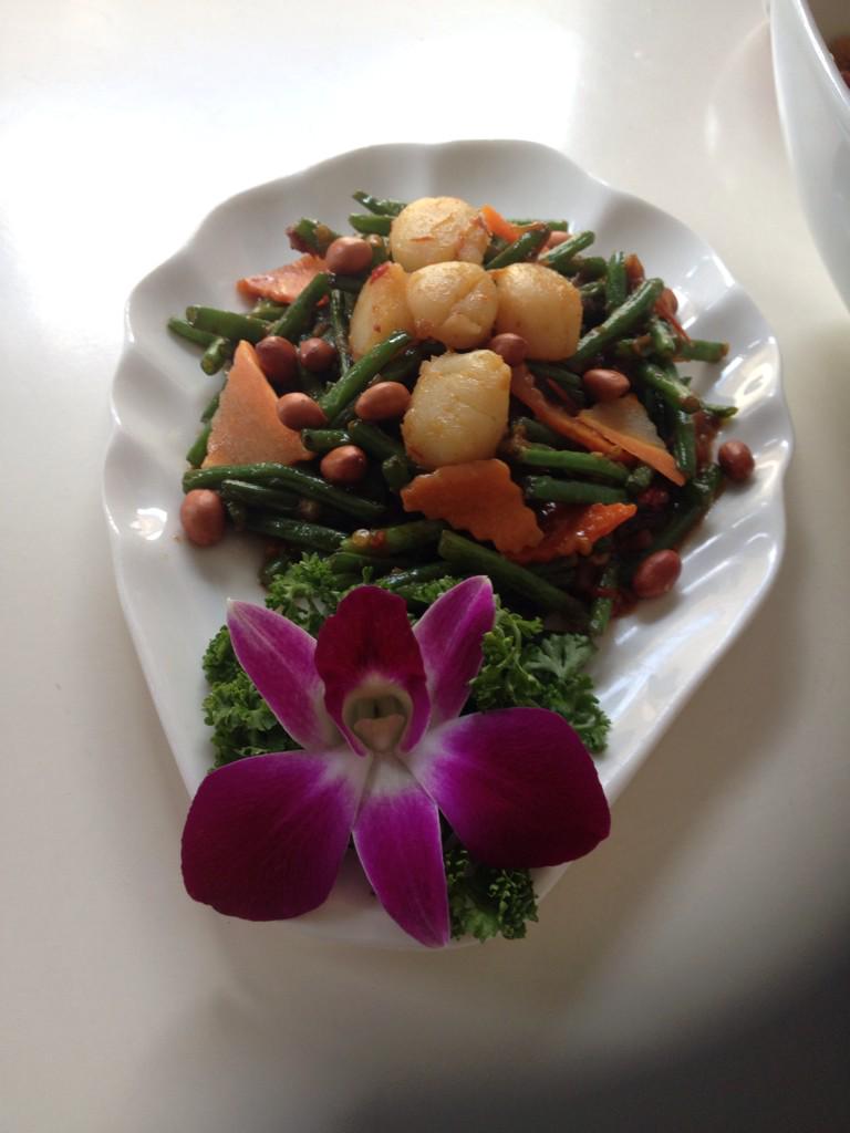 BoonTongKeePH's tweet photo. Fried French Bean an Scallops with Spicy X Sauce! This will surely spice up your day! http://t.co/qPdRwjbmPv
