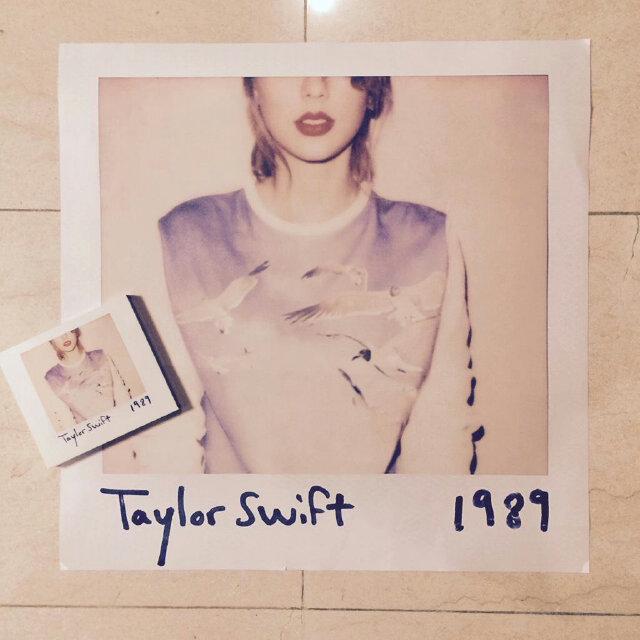 AmbrSwift's tweet image. Tuh tulisan taylor (yg bacaan taylor swift 1989) bagusan gue kan?:3 iyalah.