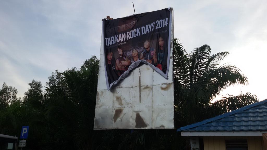 Monitoring pemasangan baleho <a href="/tarakanrockdays/">#TRD2014</a> di Pelabuhan Tengkayu I Tarakan