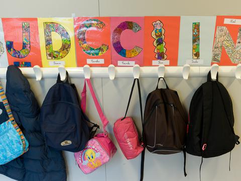 20Minutes's tweet photo. L'école ne garantit pas l'égalité des chances pour 7 Français sur 10 http://t.co/UgvSWuyfS0 http://t.co/X8nTarkAqA