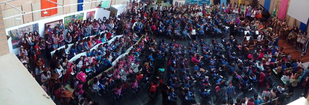 AmagisterioUAL's tweet photo. Nuestros compañeros de Infantil y Primaria. Los peques van a tener unos maestros fantásticos. ¡Enhorabuena! http://t.co/MrnfpbONQQ