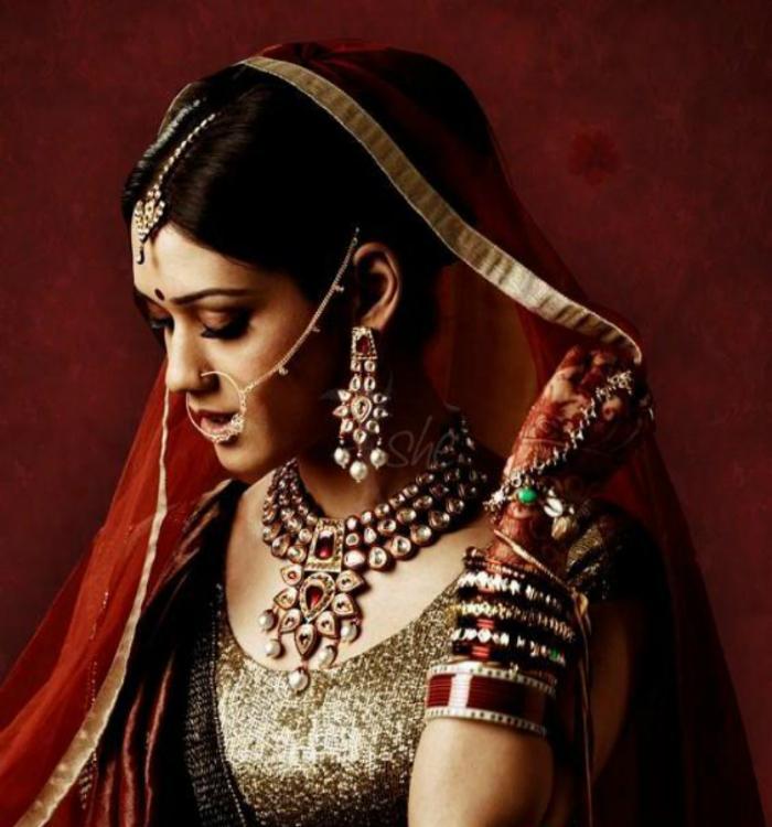 PinkSquareMall's tweet photo. Accessories bring zest and zing to an outfit. Make your special day more special with #BG's #Bridal accessories http://t.co/A5kbAX8Ln9