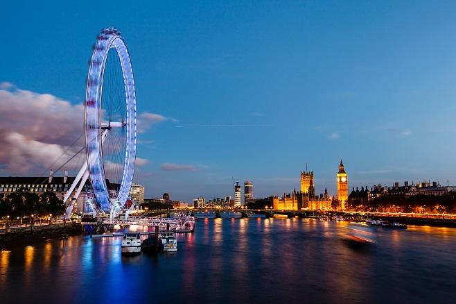 What would go in your Top 10 of Things to do on the #RiverThames? Here's ours. ow.ly/A3vUz