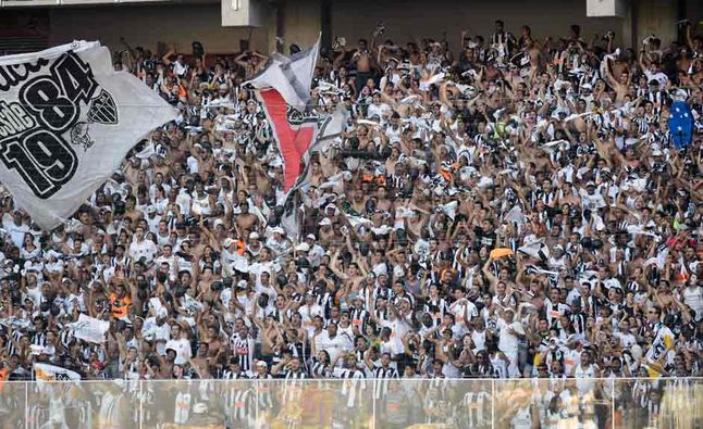 CliquenaTorcida's tweet photo. #Galo Campeão! #Torcida do #AtleticoMG fez a festa com o título da #CopaDoBrasil2014 !! #CliqueNaTorcida #Futebol http://t.co/bmWHh0mR2X