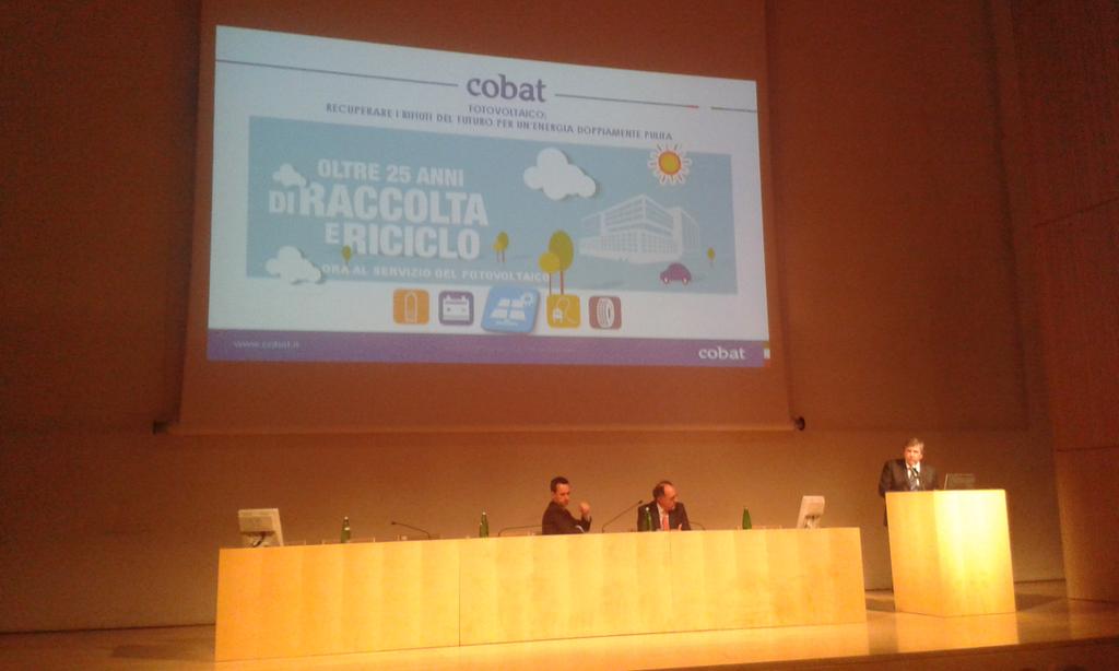 DanielaPier's tweet photo. Ora al #ForumQE l'intervento di cobat sul #riciclo dei moduli fotovoltaici giunti a fine vita #greeneconomy #ambiente http://t.co/uwJeEEJDrk