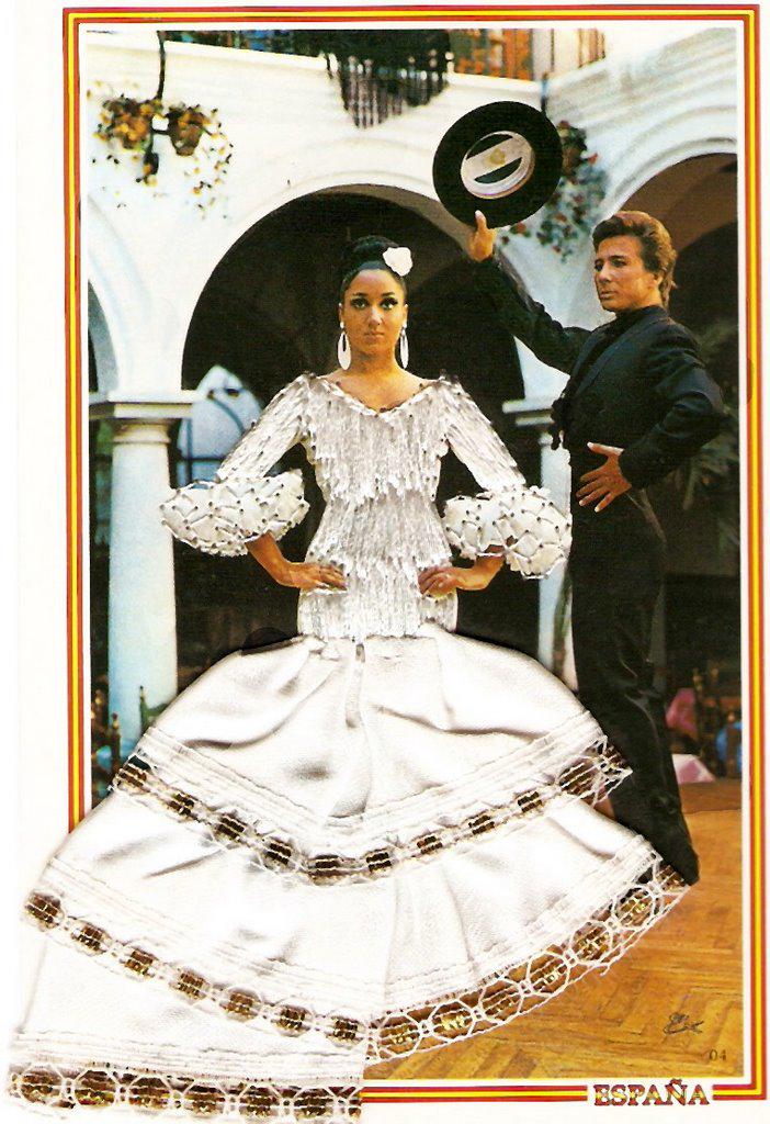 TheRealFancoy's tweet photo. WTF! Prohíben souvenirs de toros y sevillanas en los escaparates de Tarragona.
#FlamencaPower
http://t.co/CDSFIYgynA http://t.co/3yazEerKts