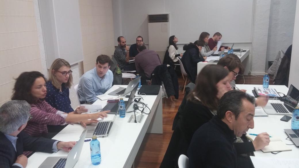Gobalo20's tweet photo. Momento para un caso práctico en el #workshop de Google Adwords. #Gobalo #Adigital @Bernat_Tirado #Adwords http://t.co/Y8tTQSt0dr