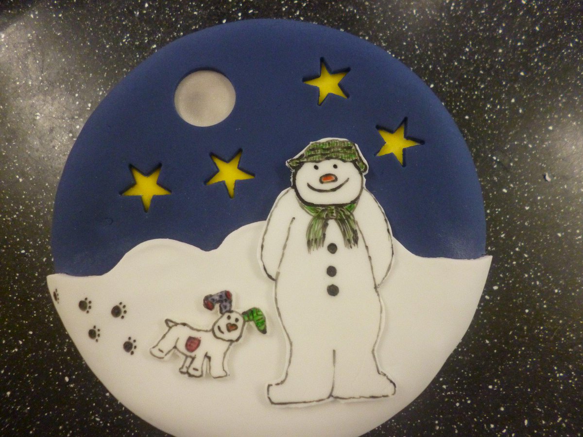 NewHallCookery's tweet photo. Look what our talented cookery assistant has made! Well done Stacey. It looks amazing #christmascake #thesnowman http://t.co/LRaJTkzN3g