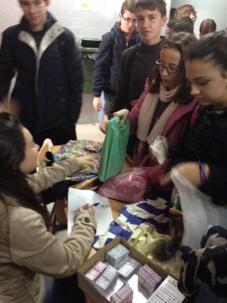 quesepeguett's tweet photo. "@gloriaherrero:  #IESCabeza #quesepegue Hoy @BeHealthy_BH @JustCookBach y @diyquesepegue Buen trabajo! http://t.co/tN1BxB0oHy "