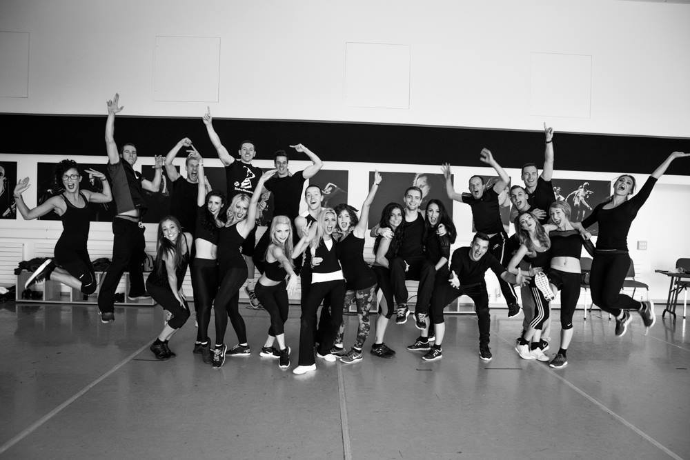 lordofthedance's tweet photo. The Lord of the Dance family would like to wish our friends in the U.S. &amp; around the world a happy Thanksgiving. http://t.co/DyLwTK0ryv