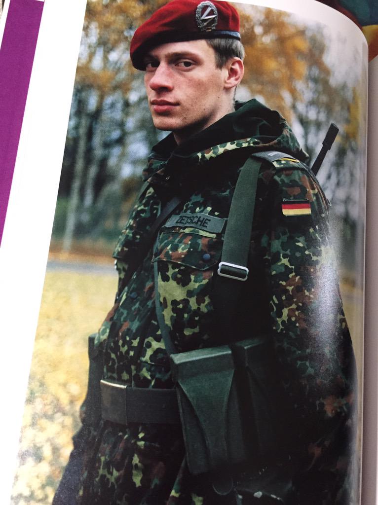此花あかり A Twitter この特装本は必見ですよ 美少年シールも入ってるという ドイツ軍兵士のベレー帽とおなじ赤 美しい Http T Co Lucnequhwb