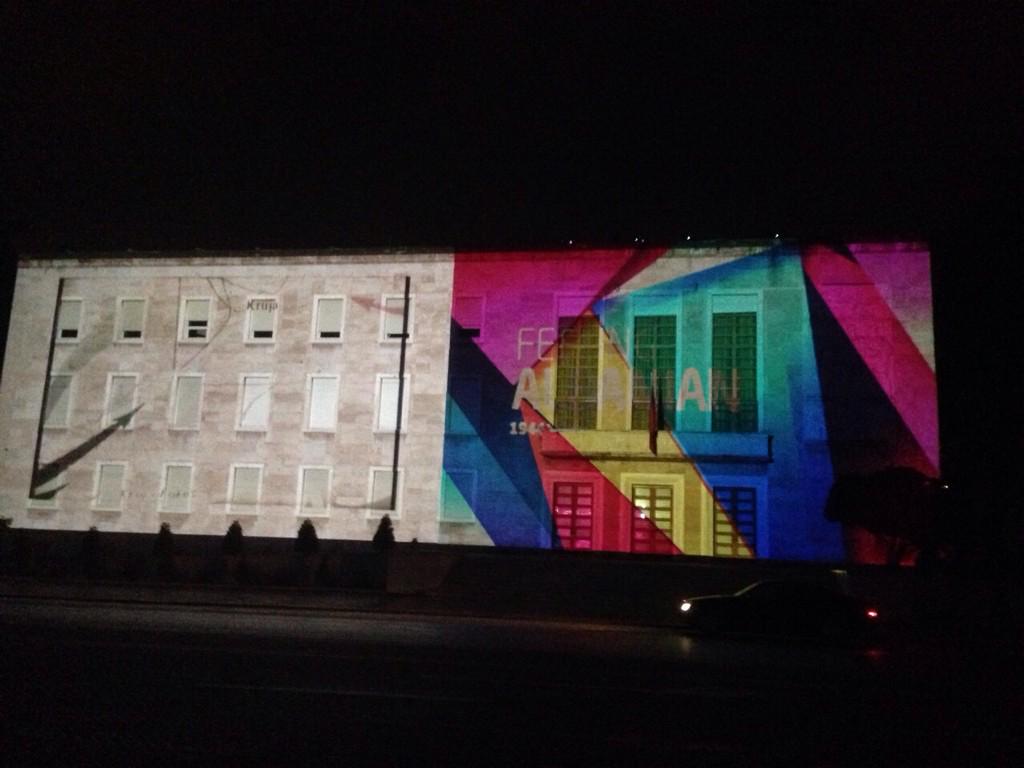 ediramaal's tweet photo. 29 nentor nje nate e jashtezakonshme mes Festes se Dritave #NataeBardhe e surprizave #JessieJ #ElhaidaDani e jo vetem http://t.co/eymC3gQ9In