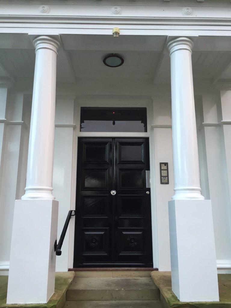 Make a impression with your entrance door #dulux #decorating #decorators