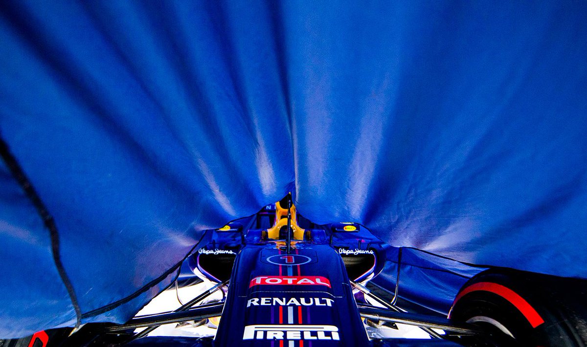 redbullracing's tweet photo. Danke Seb! Check out a special gallery from Seb's last race with The Team at the #AbuDhabiGP: http://t.co/9omOYO9O2u http://t.co/YYuN8moArU