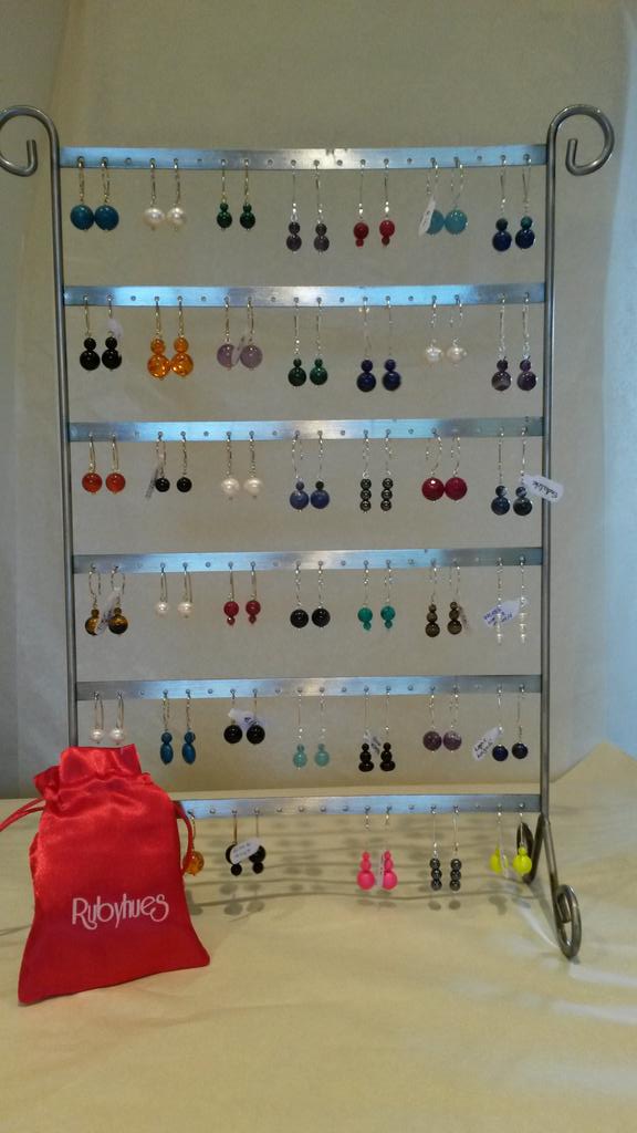 RubyhuesDesign's tweet image. Rubyhues is on the way to @DesignLoft_IRE with these fab gemstone earrings. All €16 - great gift idea!