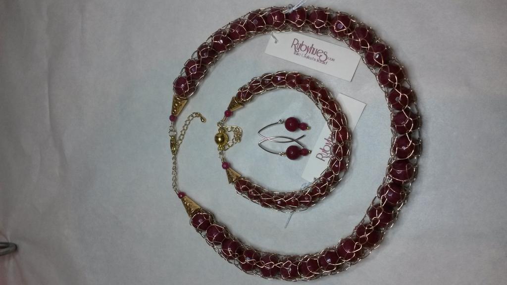 RubyhuesDesign's tweet image. More gorgeous designs from Rubyhues on the way to @DesignLoft_IRE .   #CAPSTeam #gemstone #jewellery #christmasgifts