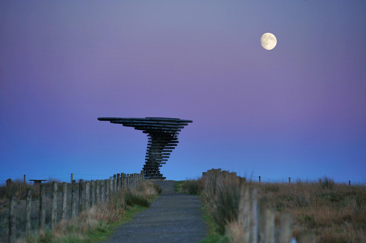 burnleycouk's tweet image. The award winning iconic #BrilliantBurnley landmark #SingingRingingTree Happy #LancashireDay #WhereLifeFeelsGood