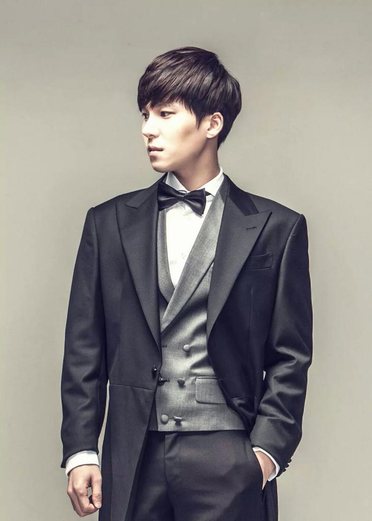 4MENCONCERT's tweet photo. "@office_4men: #발라드림콘서트 홍보용 이미지가 #포맨 공식 페이스북에 업로드 되었어요 :)지금 부드러운 매력의 #김원주 #신용재 구경하러 궈!궈!궈!http://t.co/6eX6HKYCVf <클릭" http://t.co/pi2YHpe5uE