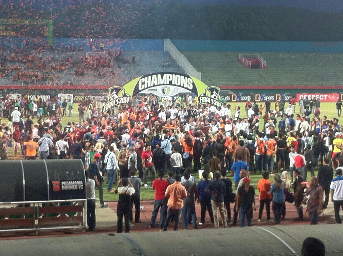 Selamat kepada <a href="/PusamaniaID/">PusamaniaBorneo</a> sebagai pemenang <a href="/ligaindonesia/">ligaindonesia</a> Divisi Utama 2014 #PesutEtamDay