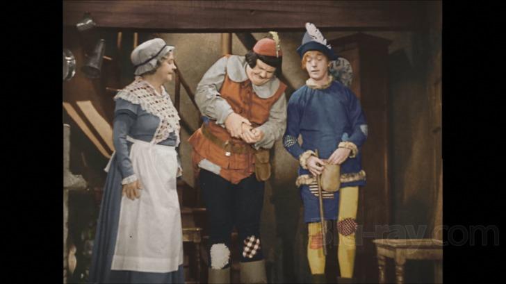 SuperJustin64's tweet photo. @Stan_And_Ollie Making sure to watch this holiday classic today! #IFellOutTheWindow #BuyMorePeeWees http://t.co/GogQm5eRzX