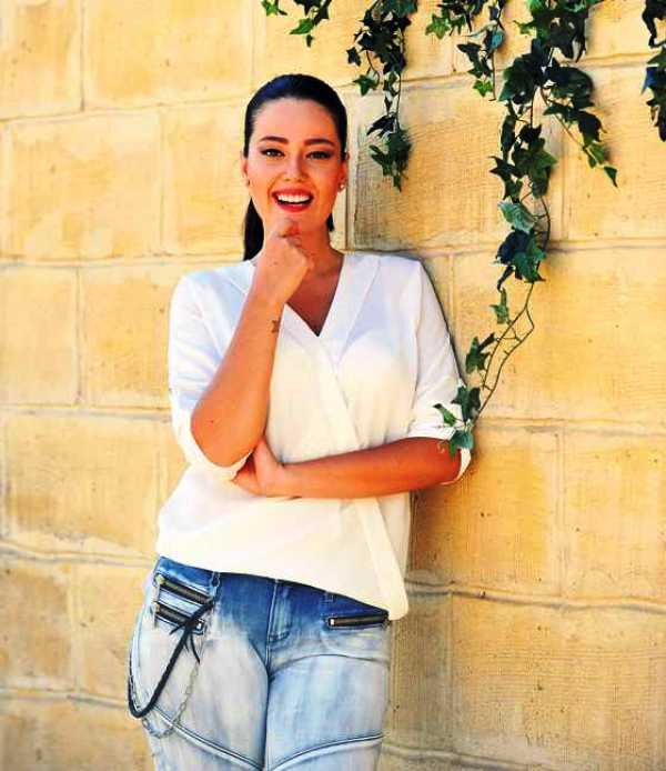 PelinResmi's tweet photo. her kes nur bozarin bana benzediyini soyluyo :) sizce?? http://t.co/rthwaJOLPj