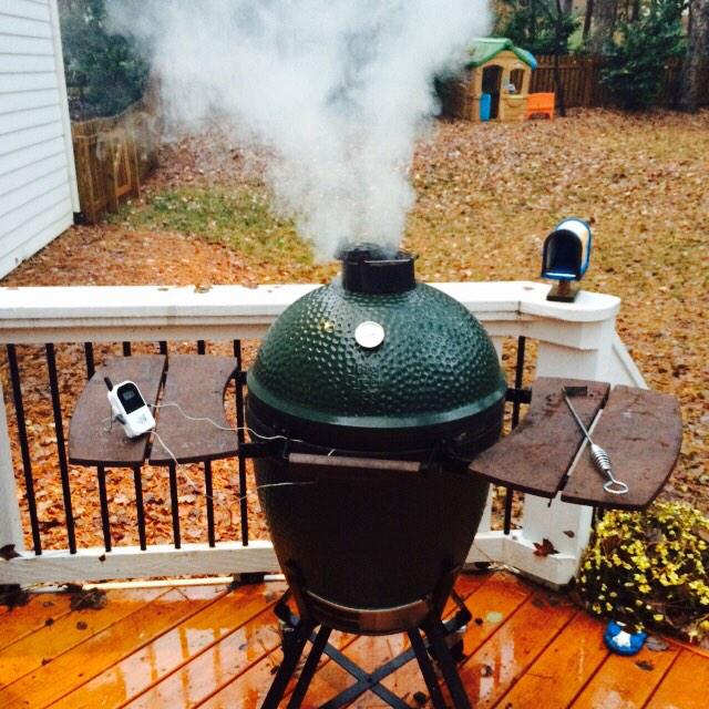 overfike's tweet photo. And we're off, smoking away until later today...@BigGreenEgg #onlywaytocookyourbird http://t.co/rKrBV5nwXX