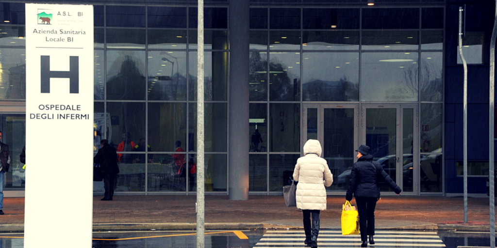 OspedaleBiella's tweet photo. E' stata posizionata anche la segnaletica esterna #scopriospedalebiella #biella http://t.co/SiaNc5aK0B