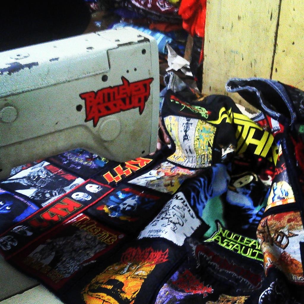 aliemidan's tweet photo. @BandungBerisik di booth#30 BVA kita bisa sharing how about build battle vest? http://t.co/99qKQ3EKcT