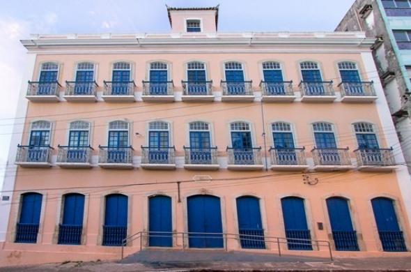 ThomazNono's tweet photo. A Biblioteca está aberta de segunda à sexta, das 09h às 17h. Visitem e compartilhem o incentivo a leitura! http://t.co/fu7ARGrSi6