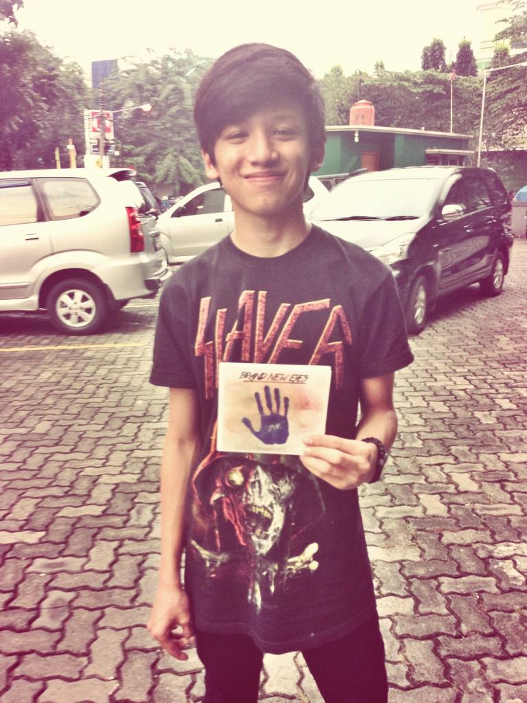 raynaldprs's tweet photo. buat @BrandNewEyesINA sukses yaa!! , oiyaa bagi yg mau boxset ato cd nya lgsg ke 0815 712 8443 ya! http://t.co/e67nKuQFCe