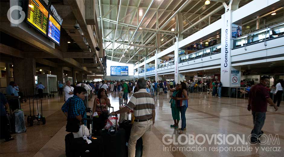 globovision's tweet photo. #EnVideo Arreaza: Propietarios de aeronaves "no tienen que temer" si cumplen con requisitos http://t.co/yNubKs7lVz http://t.co/JQEZqhqK5u