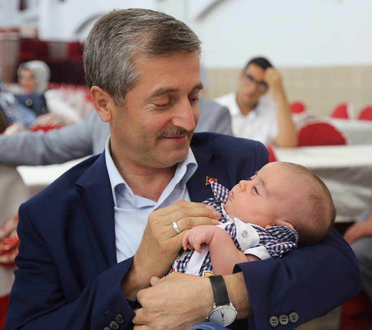 mtahmazoglu's tweet photo. Dünyayı güzelleştiren en masum şey,sevgi ve çocuk'lar... 

Onlar iyiki var'lar... http://t.co/xRKE5iewyD