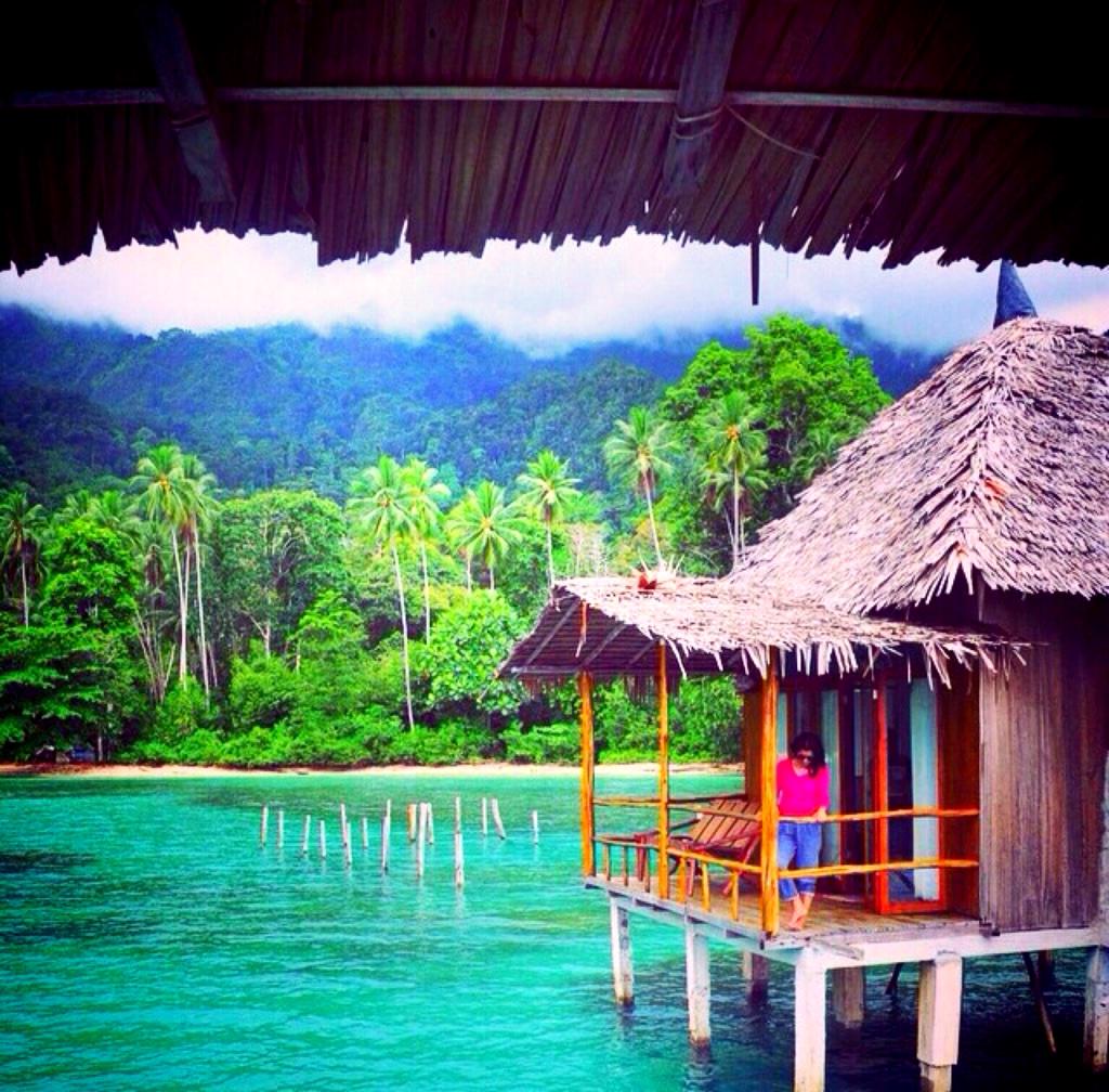 “<a href="/FerryMaitimu/">Ferry Maitimu</a>: Jadi kapan mau liburan ke Ambon? 😊 #AyoKeMaluku ”

Februari, krn ada event keren <a href="/KIAmbon/">Kls Inspirasi Ambon</a> 
Aamiin :)